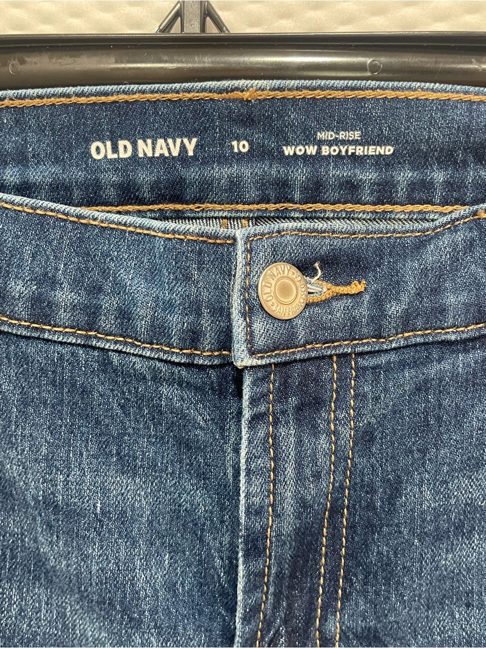 Old Navy Women’s Size 10 Mid-Rise WOW Boyfriend Jeans Medium Wash Stretch - Picture 2 of 4